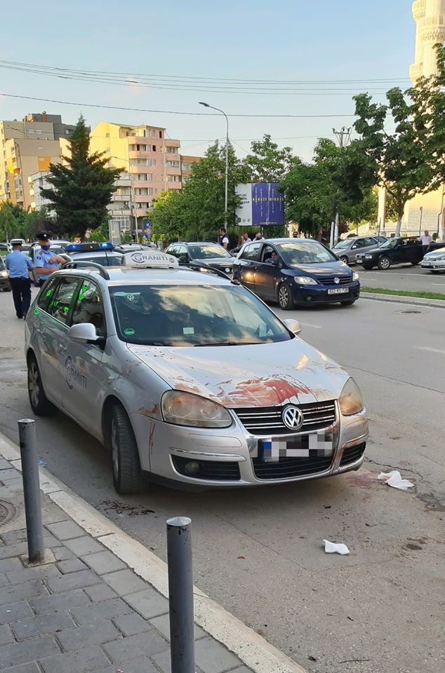 Përgjakën rrugët e Mitrovicës, një grup rrahin brutalisht një të ri