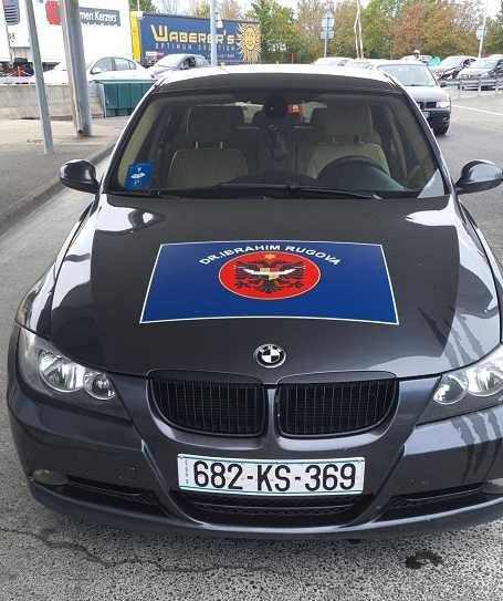 Policët Serbë E Mbajtën 10 Orë Të Bllokuar Në Bosnje, Dhe Nuk Arritën T’ia Heqin Flamurin Dardan!
