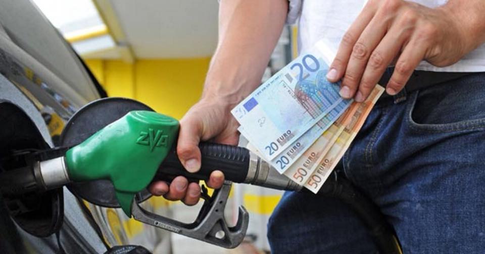 Bie çmimi i naftës, ministria publikon çmimet për 48 orët e ardhshme