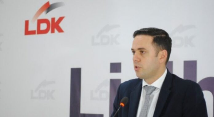 Lumir Abdixhiku kryetar i ri i LDK’së, e fiton garën pa balotazh