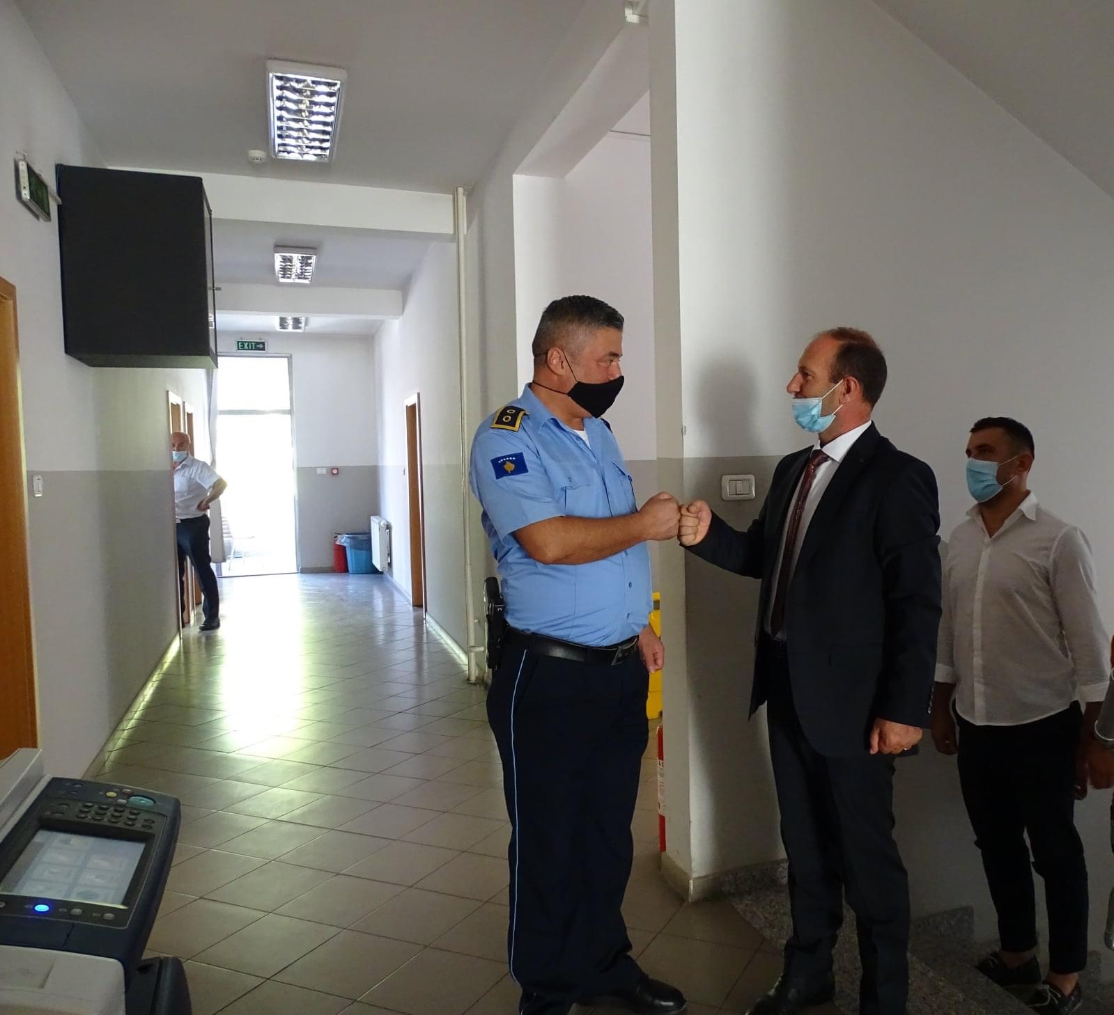 Zekolli viziton stacionin policor për nder të 22 vjetorit të themelimit