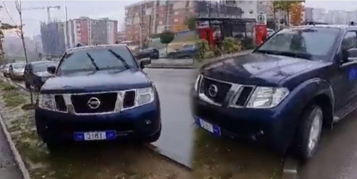 A e parkon kështu veturën në vendin tënd?” – Diskutimi mes qytetarit e zyrtarit të EULEX-it që parkoi veturën gabimisht